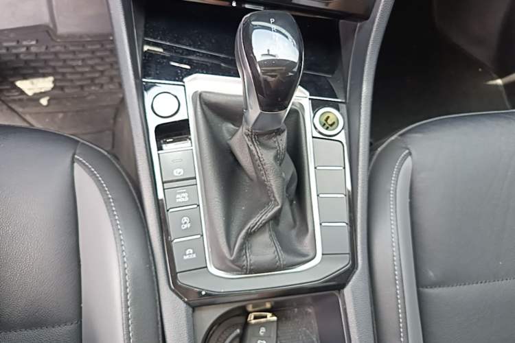 Used Volkswagen Sagitar 2021 200TSI DSG Comfort Connect Edition Gear Lever