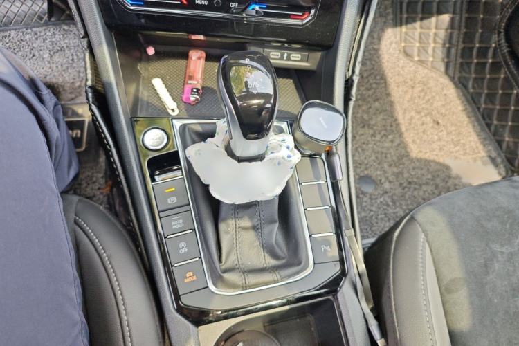 Used Volkswagen Sagitar 2021 280TSI DSG Excellence Edition Gear Lever