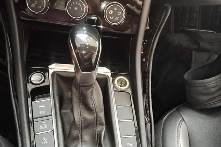 Used Volkswagen Sagitar 2021 280TSI DSG Excellence Edition Gear Lever