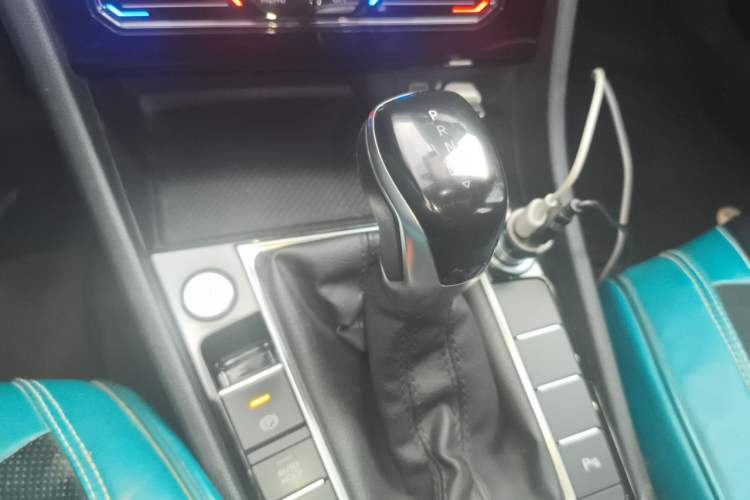 Used Volkswagen Sagitar 2021 280TSI DSG Excellence Edition Gear Lever