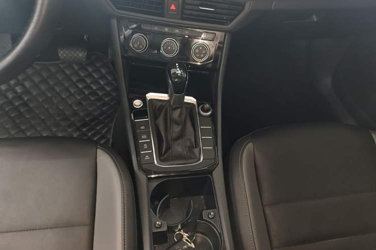 Used Volkswagen Sagitar 2021 200TSI DSG Comfort Connect Edition Gear Lever