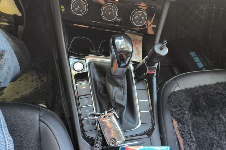 Used Volkswagen Sagitar 2021 280TSI DSG Comfort Connect Edition Gear Lever