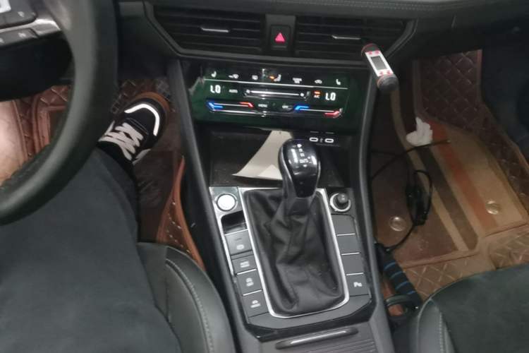 Used Volkswagen Sagitar 2021 280TSI DSG Excellence Edition Gear Lever