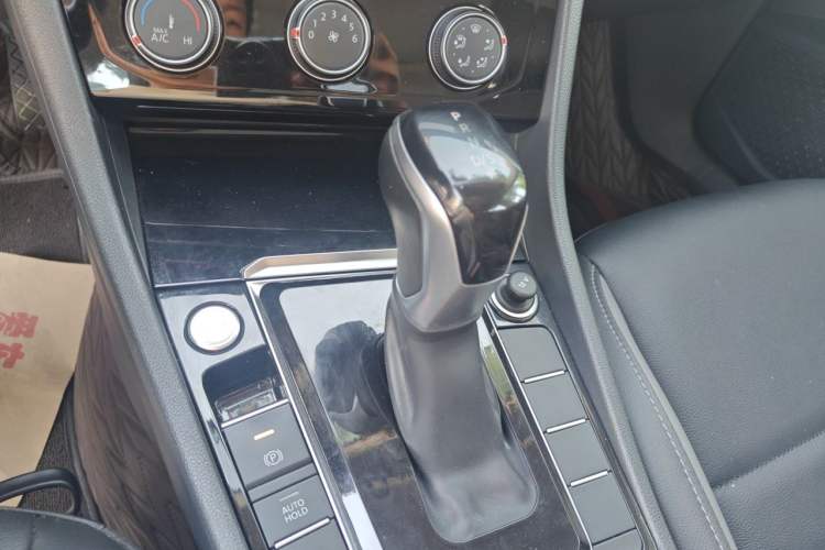 Used Volkswagen Sagitar 2021 280TSI DSG Excellence Edition Gear Lever