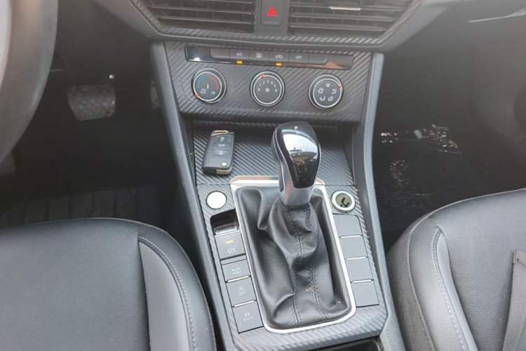 Used Volkswagen Sagitar 2021 280TSI DSG Comfort Connect Edition Gear Lever
