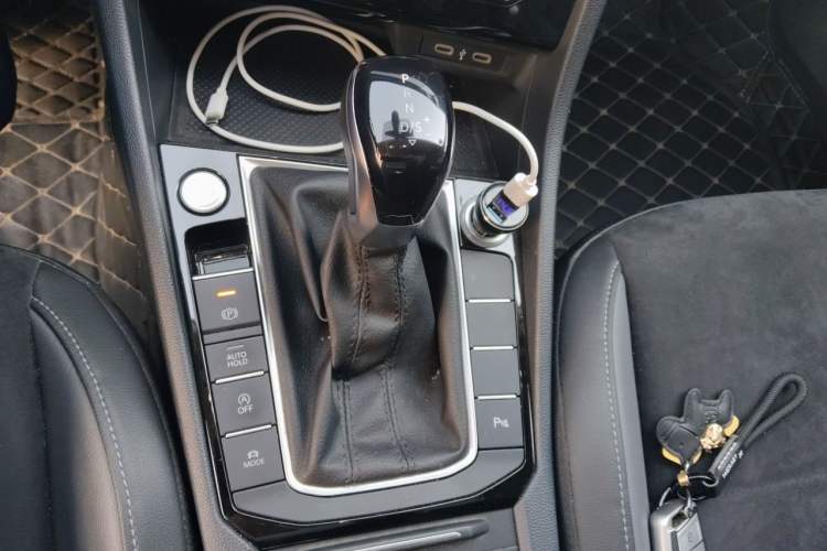 Used Volkswagen Sagitar 2021 280TSI DSG Luxury Smart Connectivity Edition Gear Lever