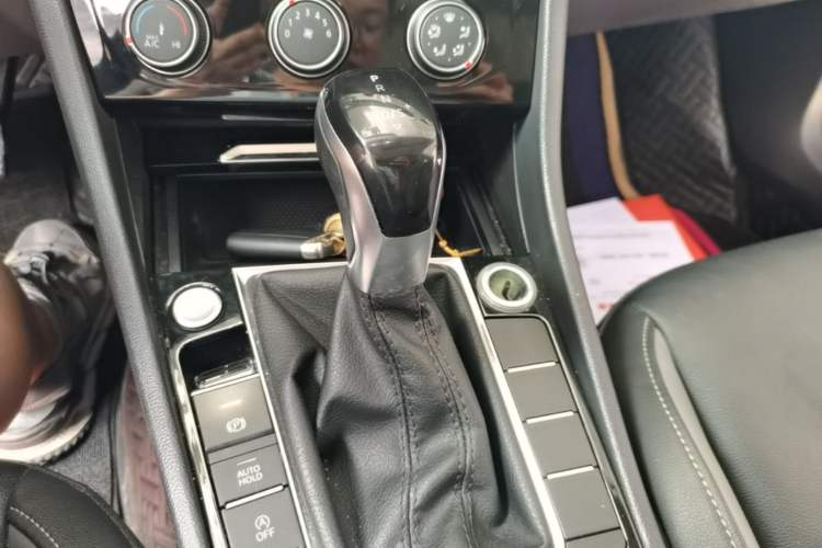 Used Volkswagen Sagitar 2021 280TSI DSG Comfort Connect Edition Gear Lever