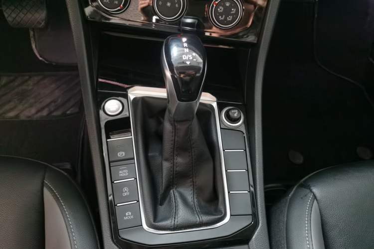 Used Volkswagen Sagitar 2021 280TSI DSG Comfort Connect Edition Gear Lever