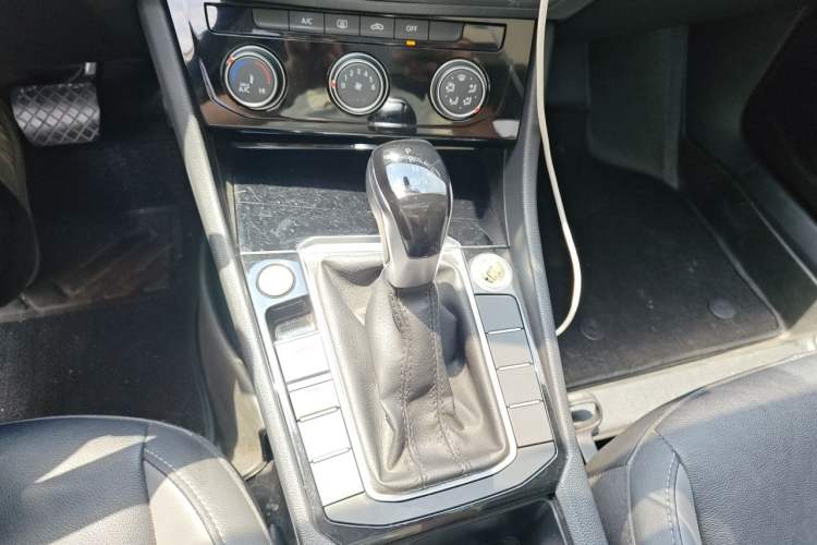 Used Volkswagen Sagitar 2021 280TSI DSG Comfort Connect Edition Gear Lever