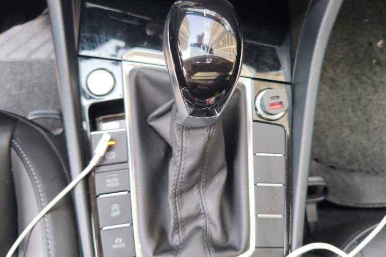 Used Volkswagen Sagitar 2021 280TSI DSG Excellence Edition Gear Lever