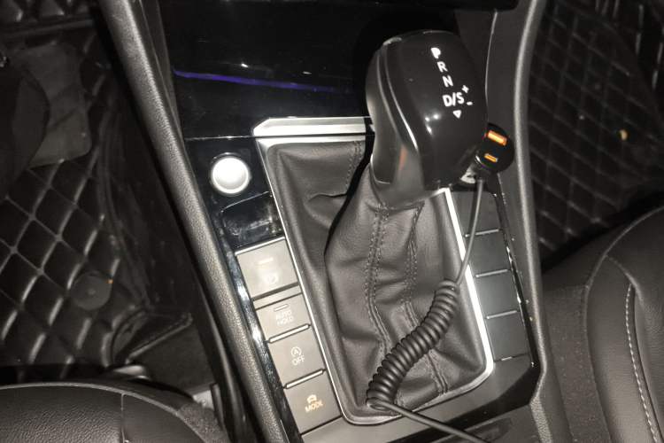 Used Volkswagen Sagitar 2021 280TSI DSG Excellence Edition Gear Lever