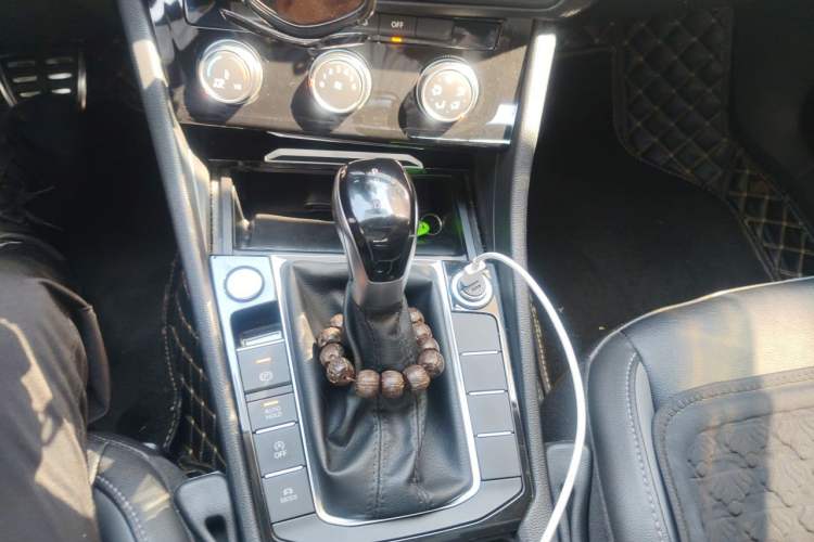 Used Volkswagen Sagitar 2021 280TSI DSG Excellence Edition Gear Lever