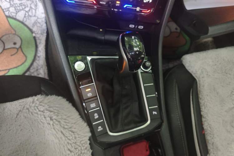 Used Volkswagen Sagitar 2021 280TSI DSG Excellence Edition Gear Lever