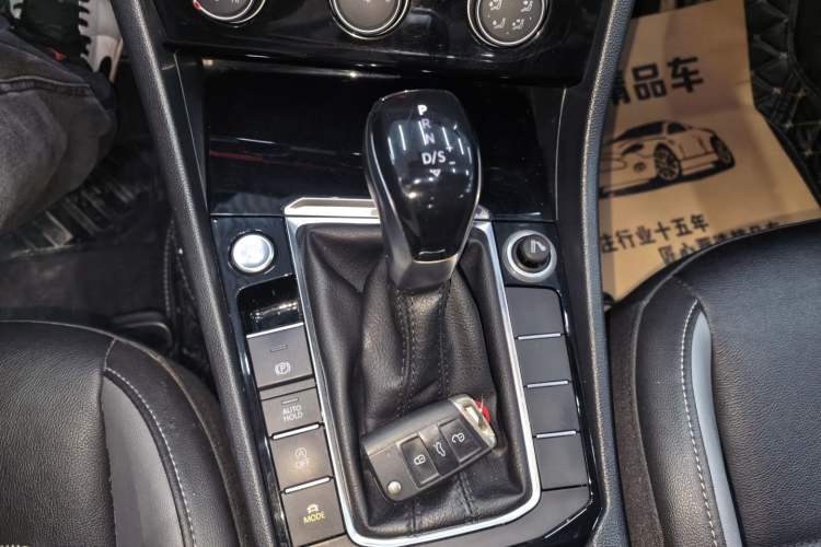 Used Volkswagen Sagitar 2021 280TSI DSG Comfort Connect Edition Gear Lever
