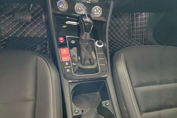Used Volkswagen Sagitar 2021 280TSI DSG Comfort Connect Edition Gear Lever