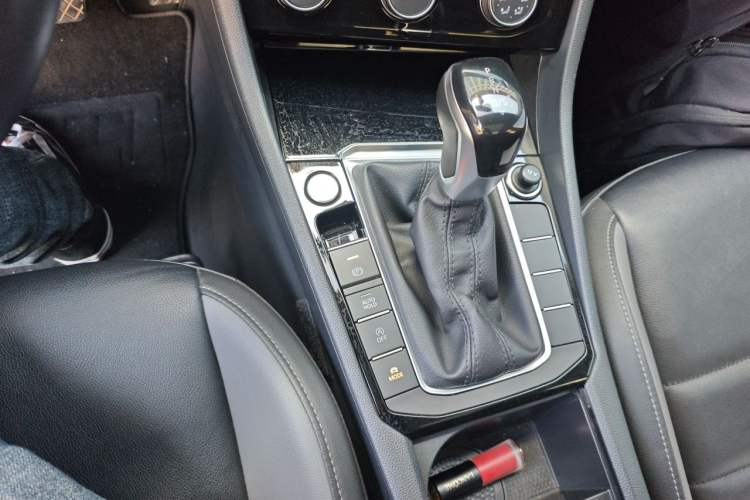 Used Volkswagen Sagitar 2021 280TSI DSG Comfort Connect Edition Gear Lever