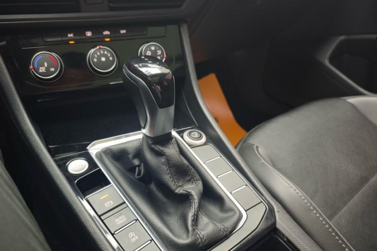 Used Volkswagen Sagitar 2021 280TSI DSG Comfort Connect Edition Gear Lever