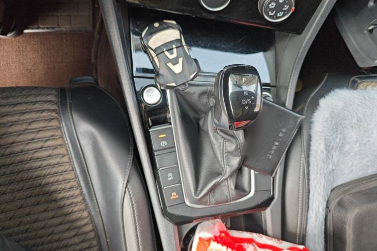 Used Volkswagen Sagitar 2021 280TSI DSG Comfort Connect Edition Gear Lever