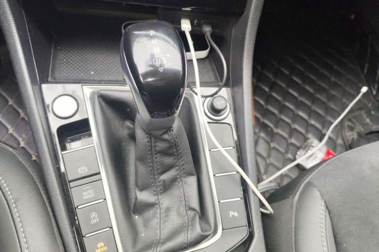 Used Volkswagen Sagitar 2021 280TSI DSG Excellence Edition Gear Lever