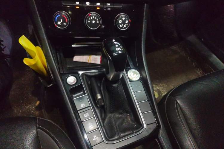 Used Volkswagen Sagitar 2021 200TSI DSG Comfort Connect Edition Gear Lever