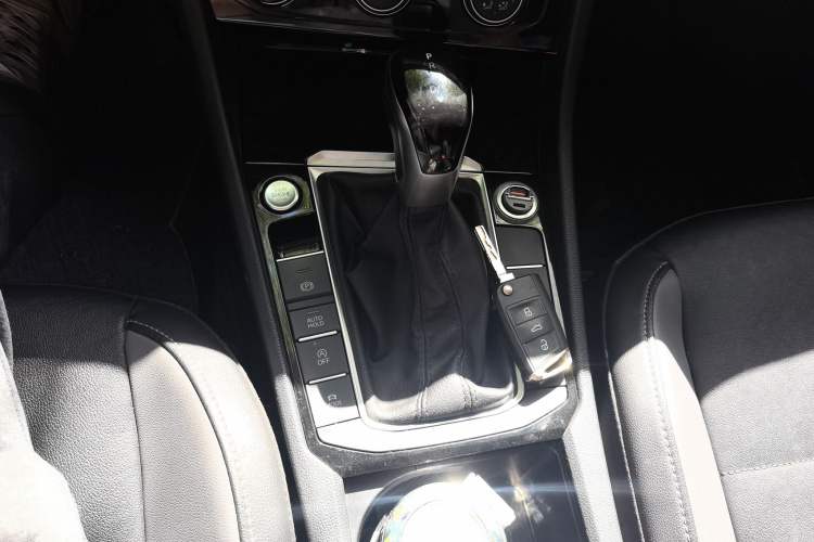 Used Volkswagen Sagitar 2021 280TSI DSG Comfort Connect Edition Gear Lever