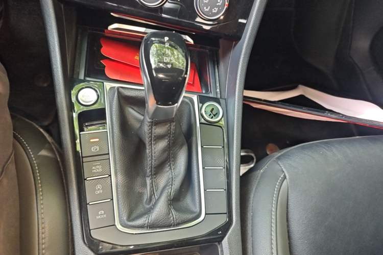Used Volkswagen Sagitar 2021 280TSI DSG Excellence Edition Gear Lever