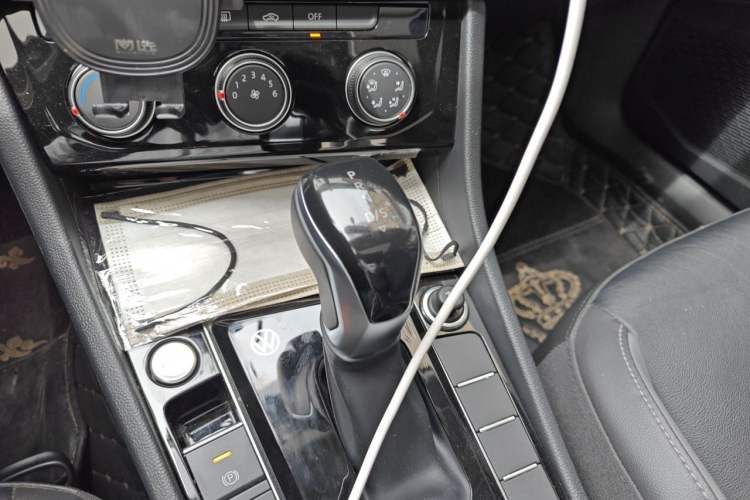 Used Volkswagen Sagitar 2021 280TSI DSG Excellence Edition Gear Lever