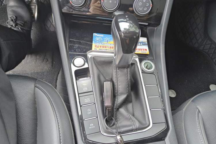 Used Volkswagen Sagitar 2021 200TSI DSG Comfort Connect Edition Gear Lever