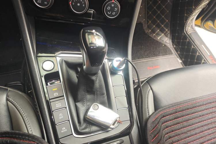 Used Volkswagen Sagitar 2021 280TSI DSG Excellence Edition Gear Lever