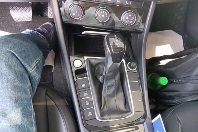 Used Volkswagen Sagitar 2021 280TSI DSG Excellence Edition Gear Lever