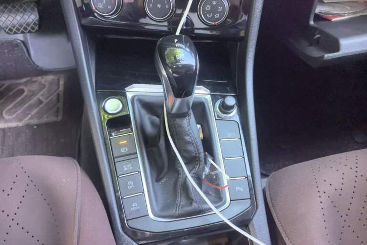 Used Volkswagen Sagitar 2021 280TSI DSG Comfort Connect Edition Gear Lever