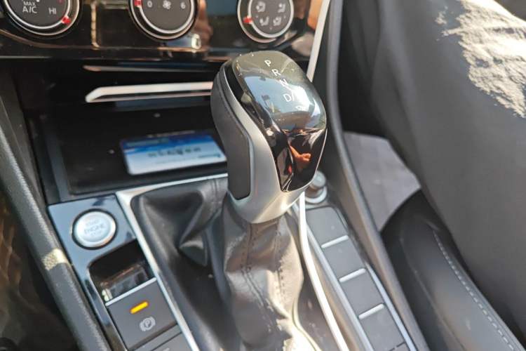 Used Volkswagen Sagitar 2021 280TSI DSG Comfort Connect Edition Gear Lever
