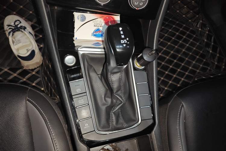 Used Volkswagen Sagitar 2021 280TSI DSG Comfort Connect Edition Gear Lever