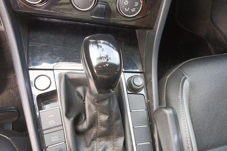 Used Volkswagen Sagitar 2021 280TSI DSG Excellence Edition Gear Lever
