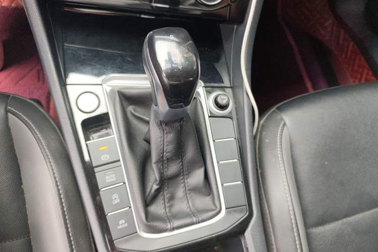Used Volkswagen Sagitar 2021 280TSI DSG Comfort Connect Edition Gear Lever