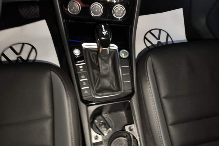 Used Volkswagen Sagitar 2021 280TSI DSG Comfort Connect Edition Gear Lever