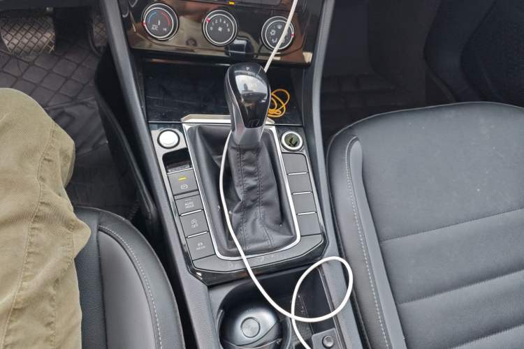 Used Volkswagen Sagitar 2021 280TSI DSG Comfort Connect Edition Gear Lever