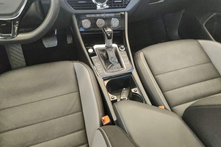 Used Volkswagen Sagitar 2021 280TSI DSG Comfort Connect Edition Gear Lever
