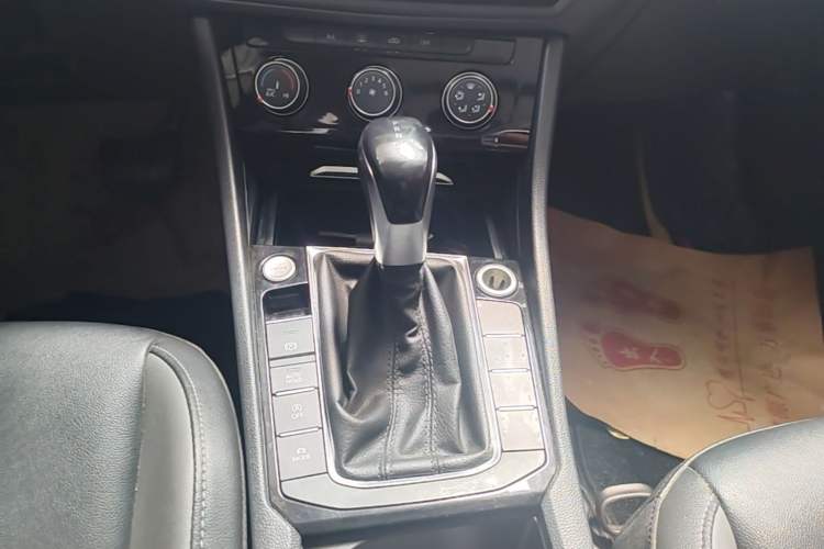 Used Volkswagen Sagitar 2021 280TSI DSG Comfort Connect Edition Gear Lever