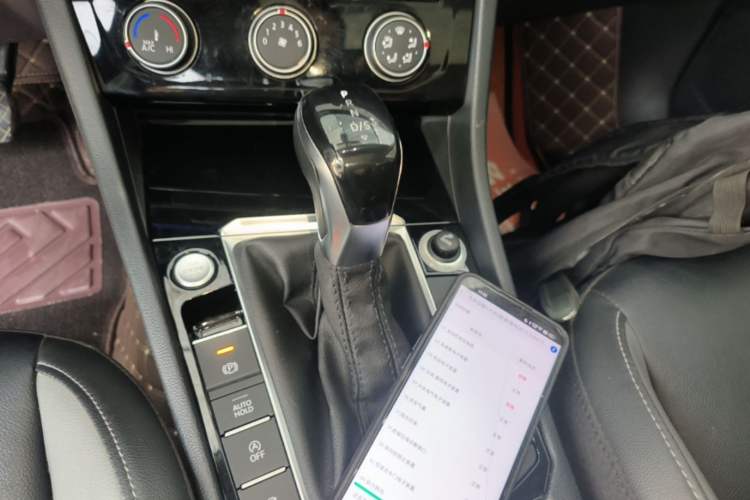 Used Volkswagen Sagitar 2021 280TSI DSG Comfort Connect Edition Gear Lever