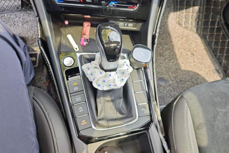 Used Volkswagen Sagitar 2021 280TSI DSG Excellence Edition Gear Lever