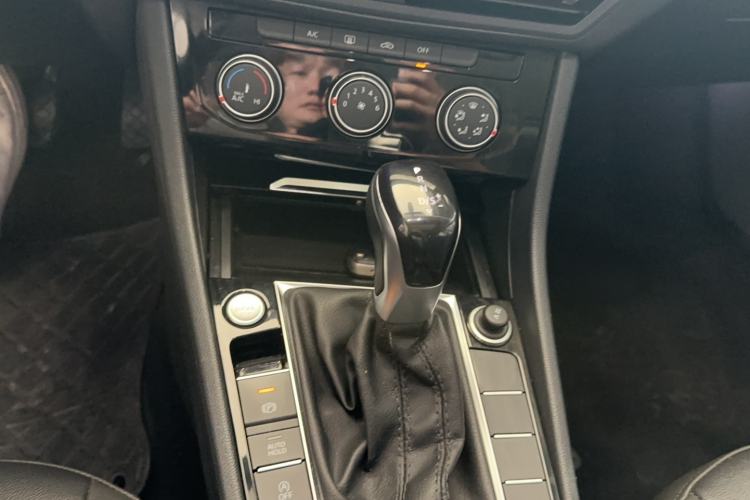 Used Volkswagen Sagitar 2021 280TSI DSG Comfort Connect Edition Gear Lever