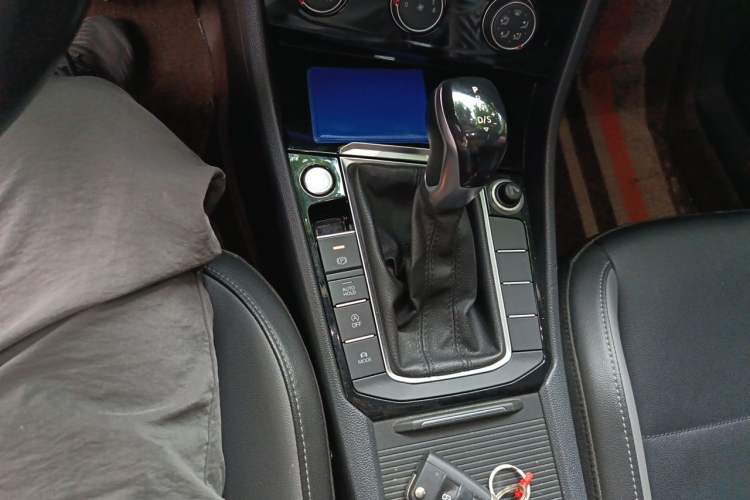 Used Volkswagen Sagitar 2021 280TSI DSG Comfort Connect Edition Gear Lever