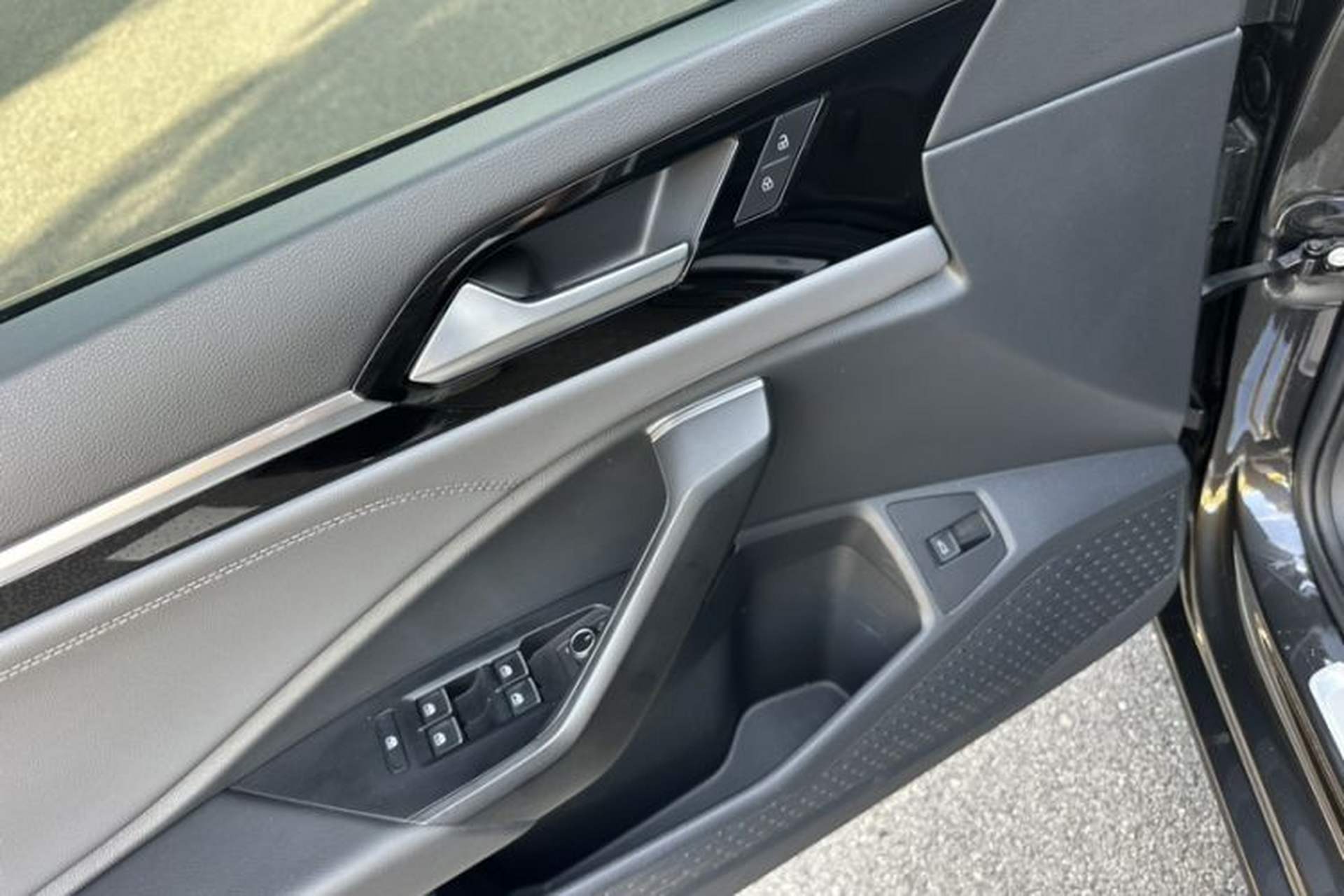 Used Volkswagen Sagitar 2021 280TSI DSG Luxury Smart Connectivity Edition Interior 14