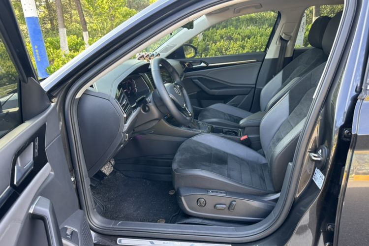 Used Volkswagen Sagitar 2021 280TSI DSG Luxury Smart Connectivity Edition Interior 5
