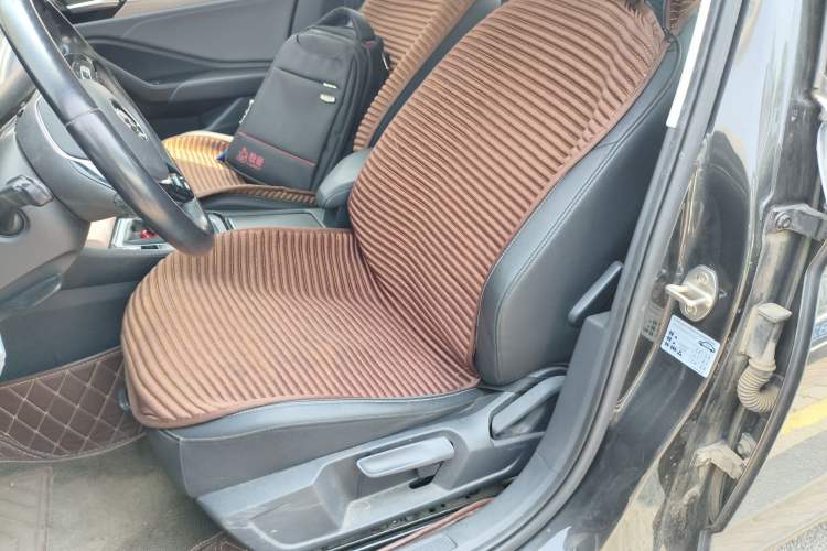 Used Volkswagen Sagitar  Left Front Seat