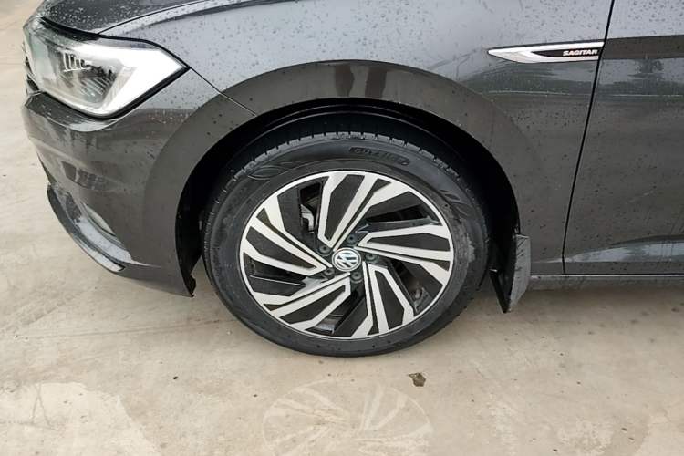 Used Volkswagen Sagitar 2021 280TSI DSG Excellence Edition Left Front Wheel Hub