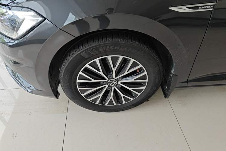 Used Volkswagen Sagitar 2021 280TSI DSG Comfort Connect Edition Left Front Wheel Hub