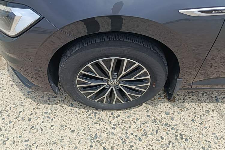 Used Volkswagen Sagitar 2021 200TSI DSG Comfort Connect Edition Left Front Wheel Hub