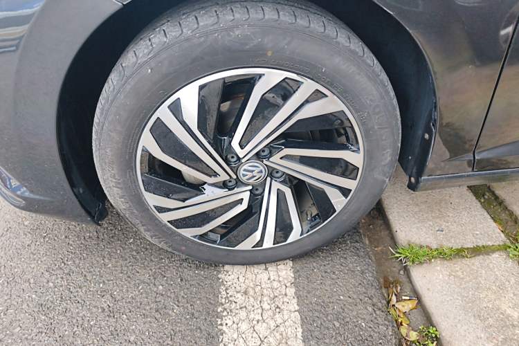 Used Volkswagen Sagitar 2021 280TSI DSG Excellence Edition Left Front Wheel Hub